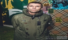Burberry 倾情发售限量版风雪大衣，由Liam Gallagher 个性演绎