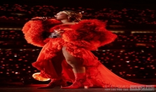 Beyoncé身着McQueen2025秋冬定制礼服亮相Cowboy Carter巡演休斯顿站