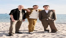 ROBIN CAMPILLO、ELOY POHY 与 MAKSYM SLIVINSKYI  身着AMI服装亮相第78届戛纳电影节