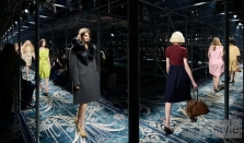 Prada 2025秋冬女装时装秀 原生魅力