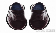 Burberry 携手 Tricker’s 精彩呈献 2023 冬季联名鞋履